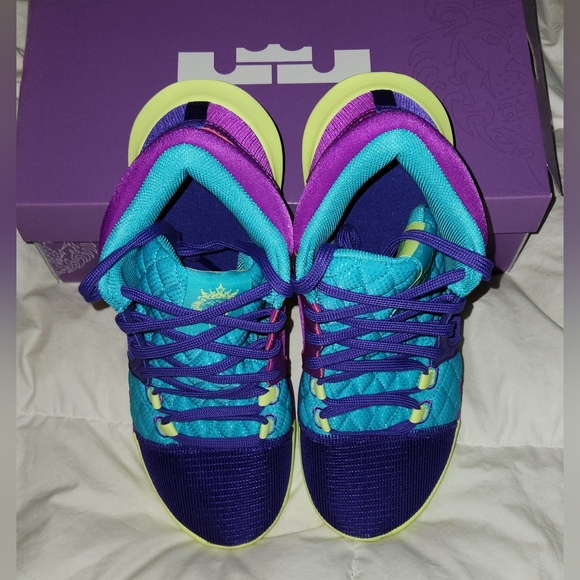 Lebron Witness 8 BRAND NEW w/Box Sz 10.5 - Picture 5 of 6